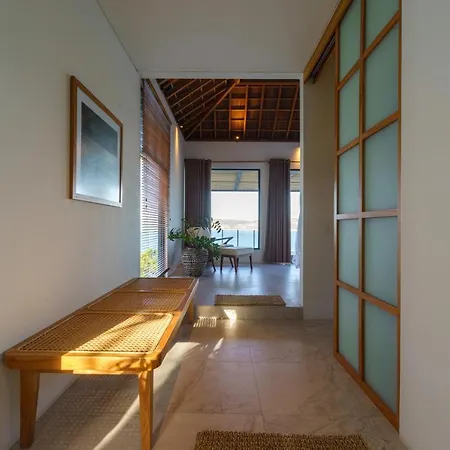 Villa Utamaro Gerupuk, Private Villa For 6-11 Pax